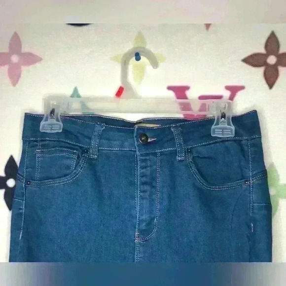 Blue Jeans - Picture 5 of 9